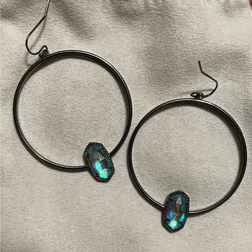 EUC Kendra Scott Elora earrings